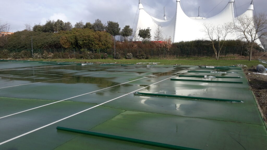 Clôture et grillage pour courts de tennis