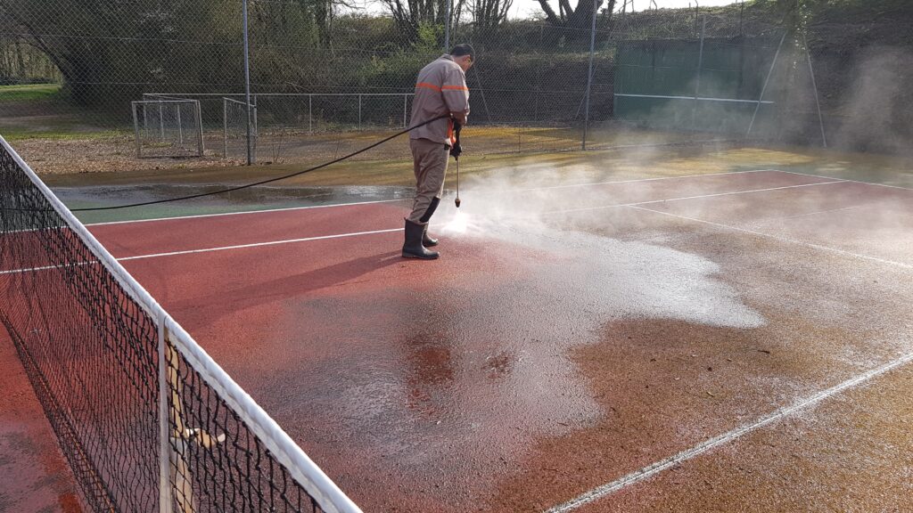 Nettoyage démoussage de court de tennis