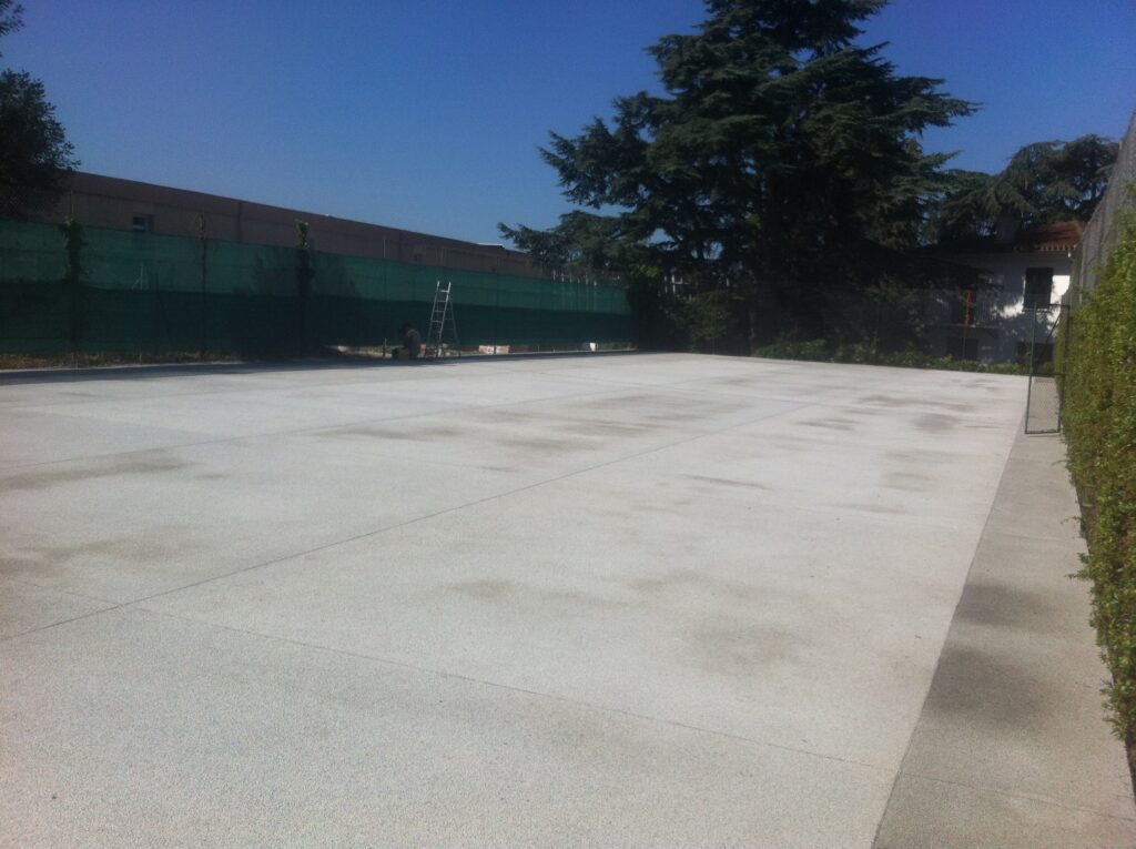 Création de terrain de tennis en béton poreux